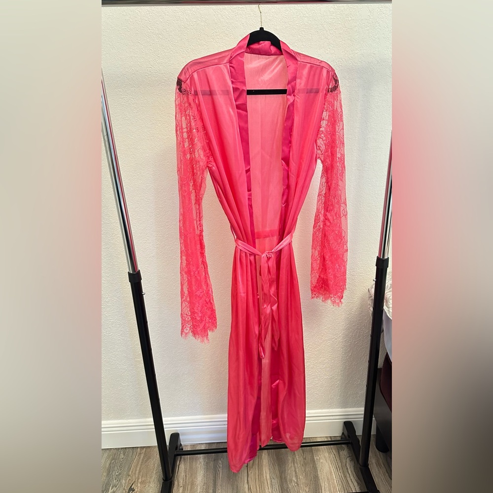 Elegant Pink Lace Robe